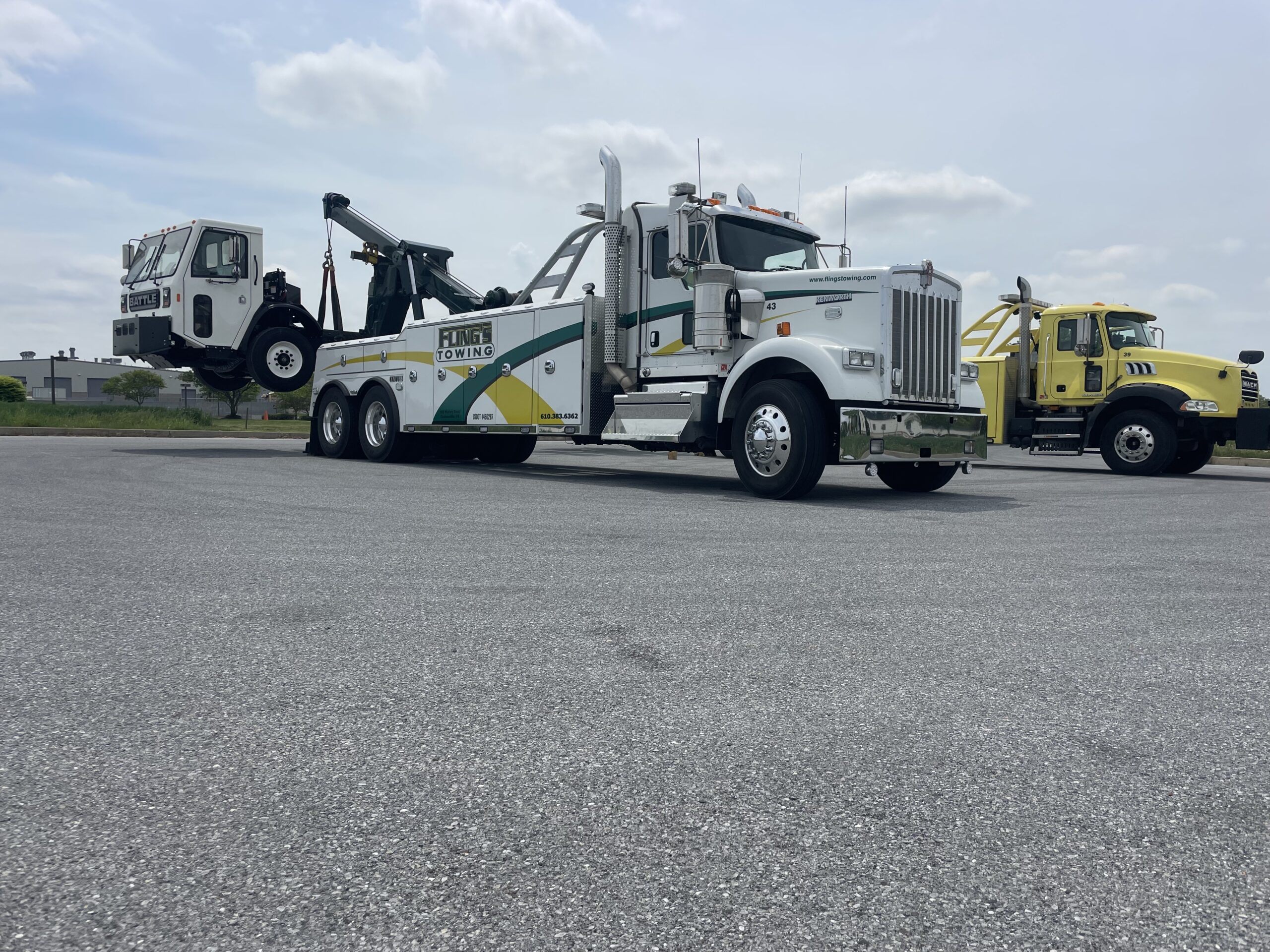 Heavy duty tow truck hoisting another truck in Thorndale PA