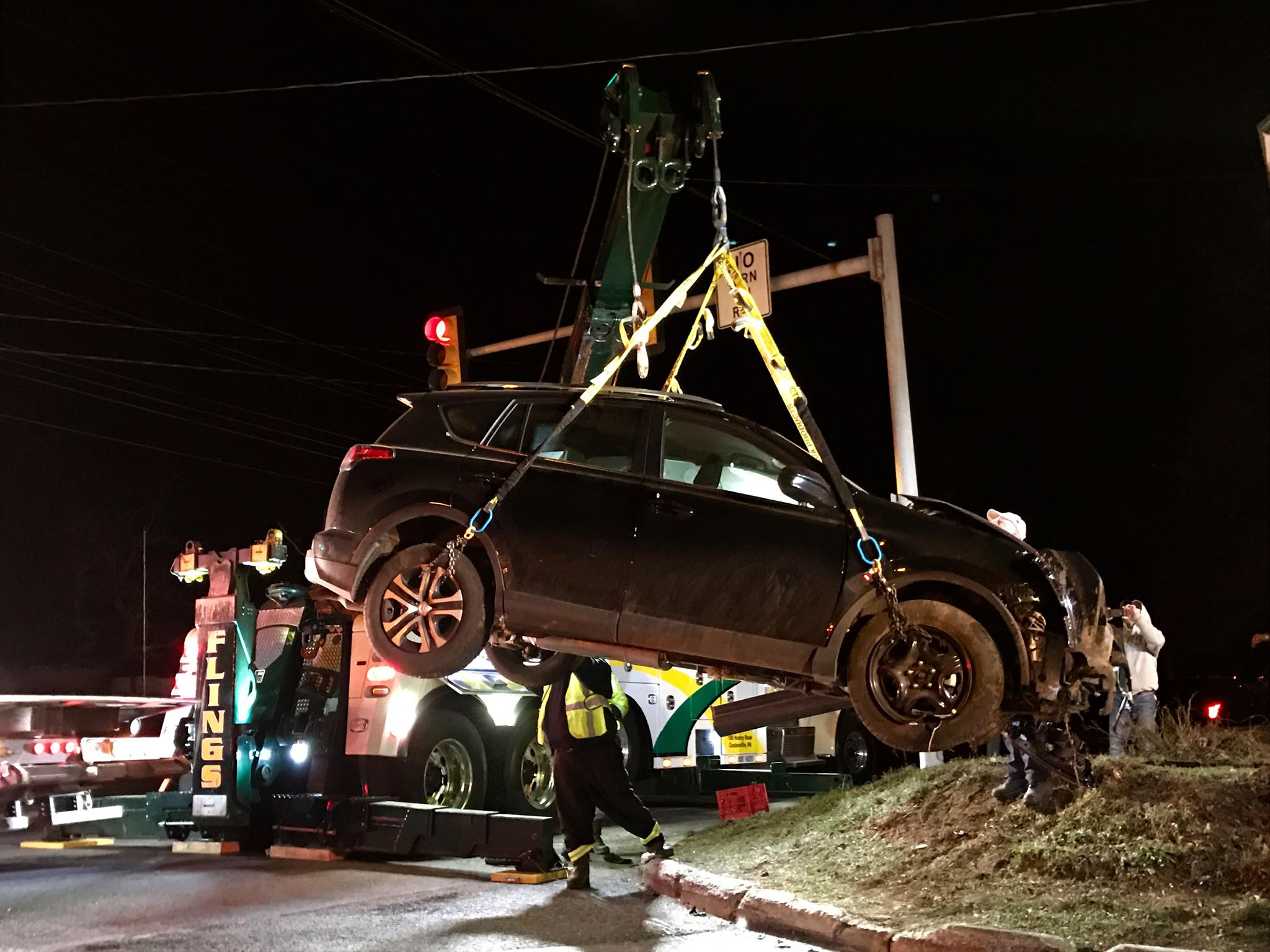 Crane rotator truck lifting an SUV onto a flatbed truck after an accident in Thorndale PA