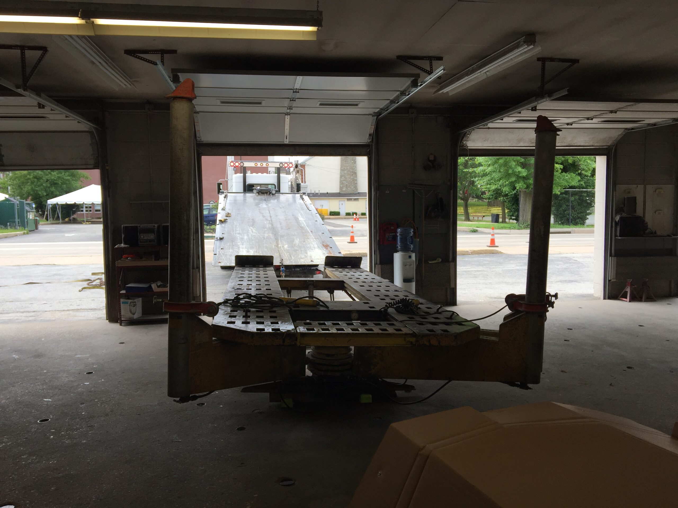 flings towing car lift transport flatbed tow truck equipment moving