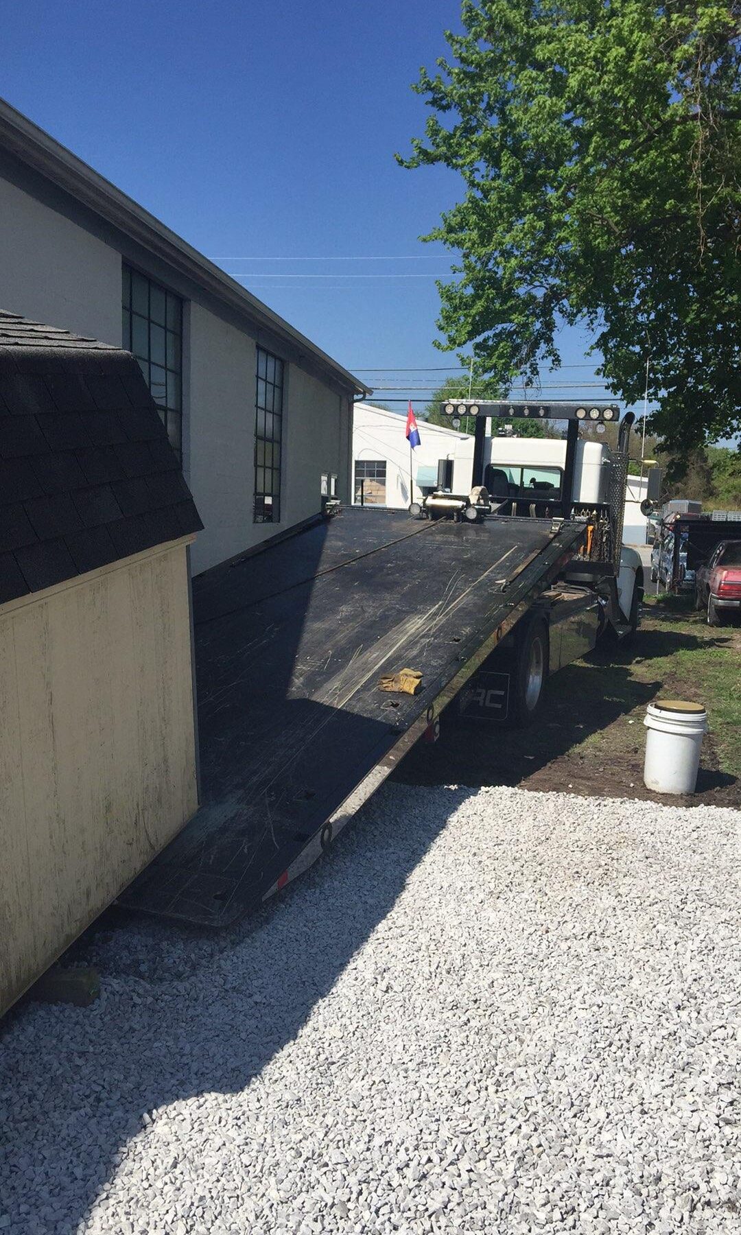flings towing shed moving relocation flatbed tow truck 3