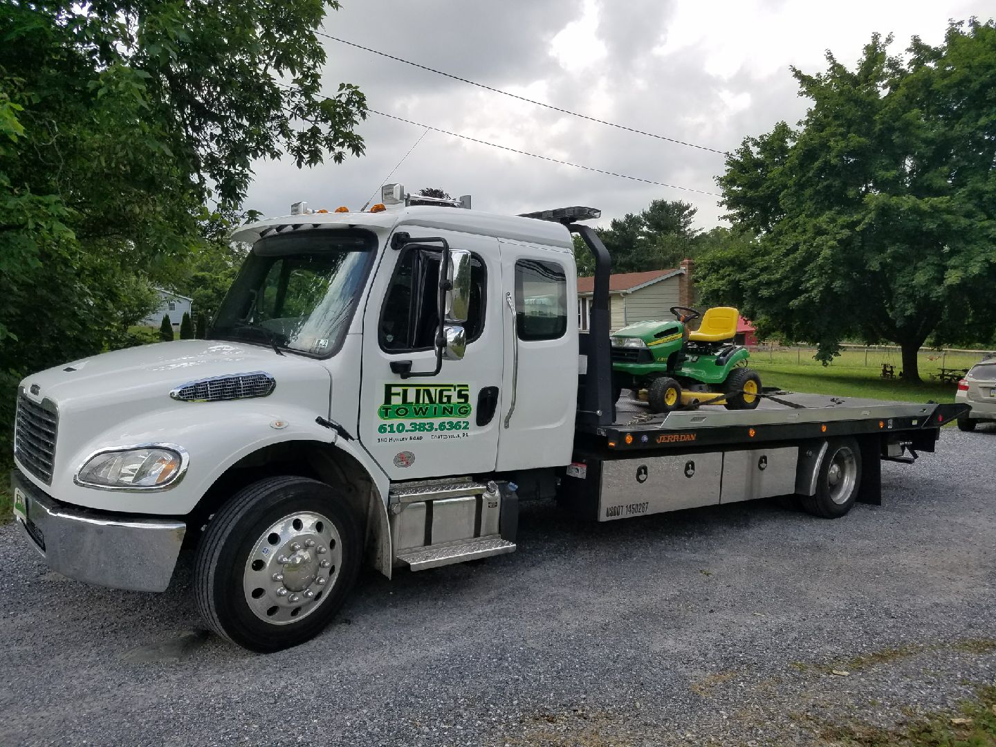 flings towing tractor towing heavy hauling flatbed tow truck coatesville pa